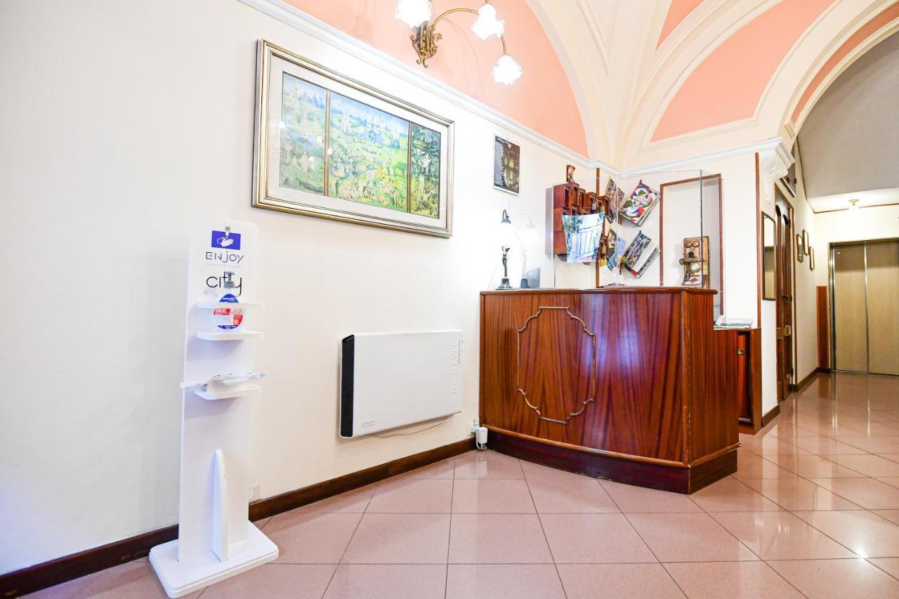 City Hotel
